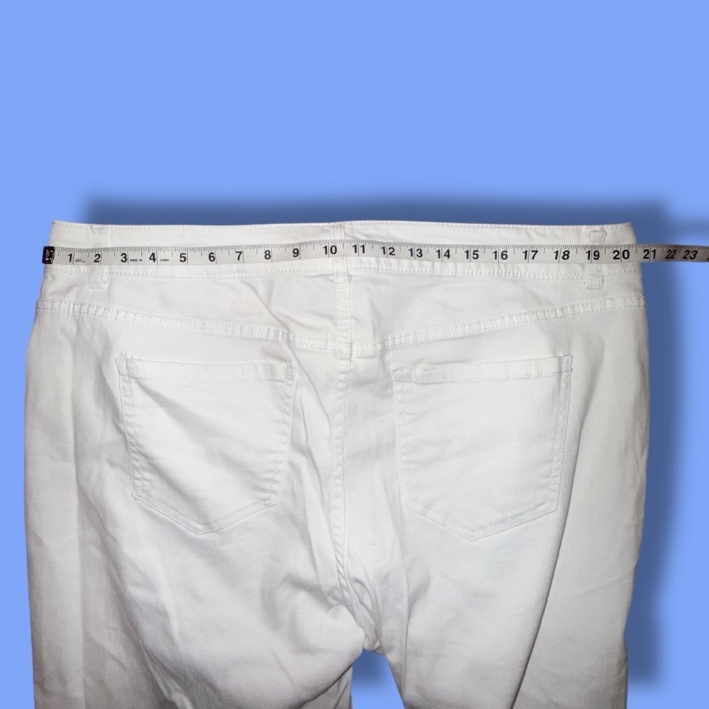 LANE BRYANT Girlfriend Distressed Cropped Jeans - White Plus 18 - Picture 4 of 10